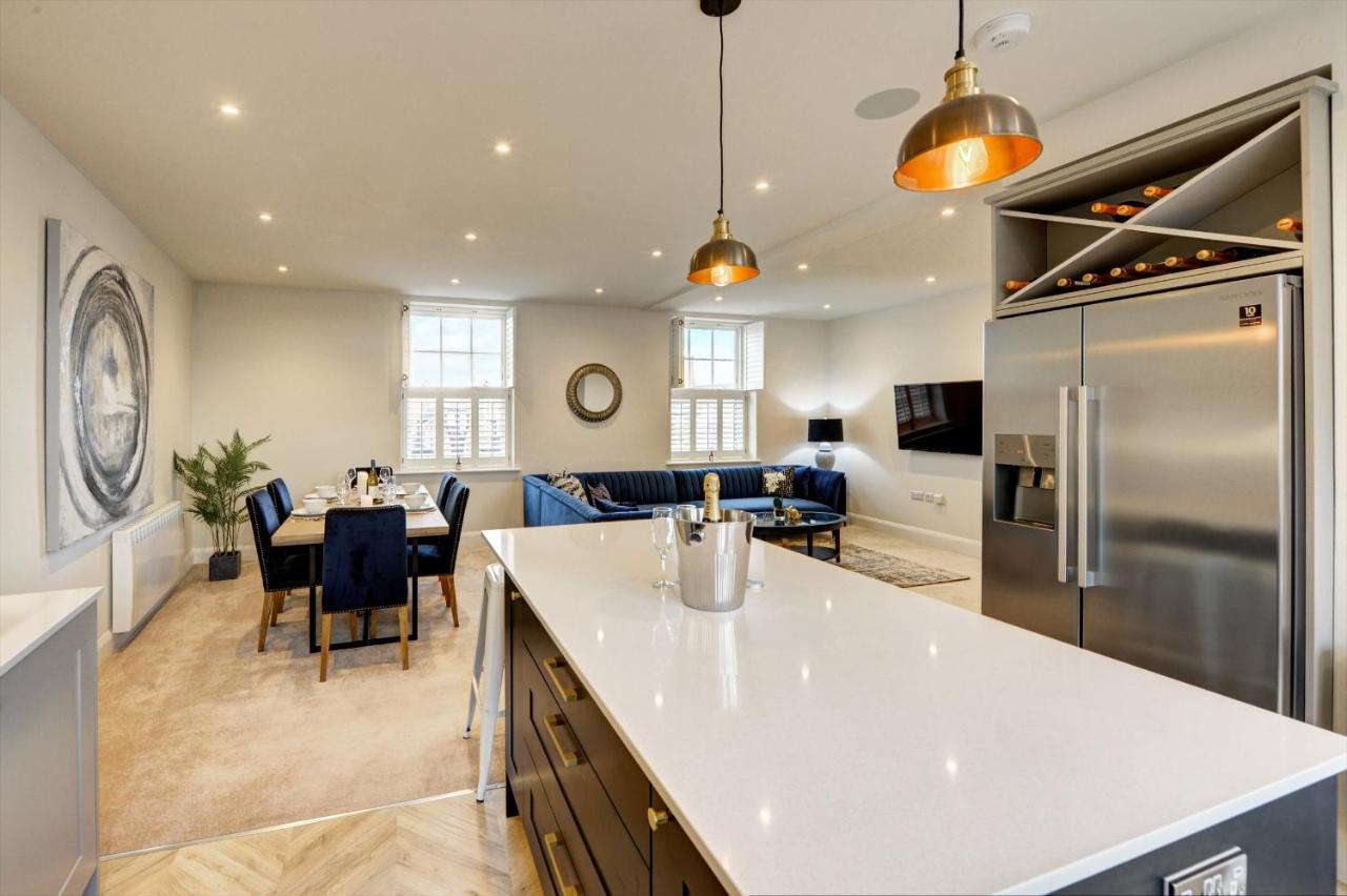The Penthouse - Allocated Parking With City Views 리펀 외부 사진