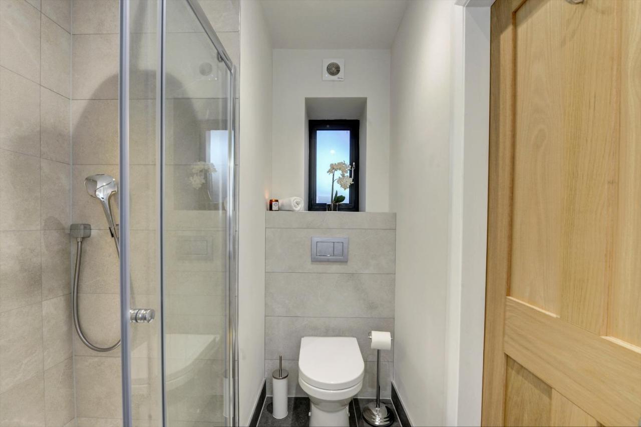 The Penthouse - Allocated Parking With City Views 리펀 외부 사진